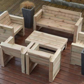 Bàn ghế bằng gỗ pallet